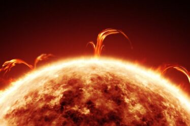 Une tempête solaire a secoué la Terre aujourd'hui après que la NASA a repéré un morceau de Soleil "se détacher" dans un vortex polaire