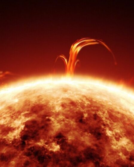 Une tempête solaire a secoué la Terre aujourd'hui après que la NASA a repéré un morceau de Soleil "se détacher" dans un vortex polaire
