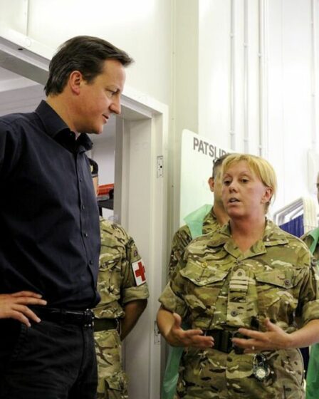 Un héros de guerre afghan raconte comment l'armée britannique profite de la "touche plus légère" des femmes soldats