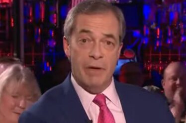 Gary Lineker se fait huer à Bolton alors que Nigel Farage évoque son tweet sur les nazis