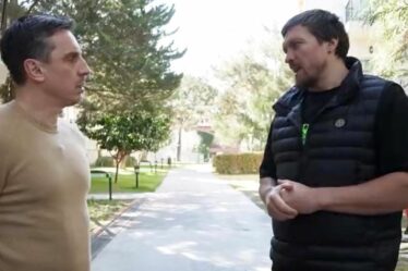 Gary Neville salue "l'homme spécial" Oleksandr Usyk qui discute de la guerre en Ukraine et se moque de Fury
