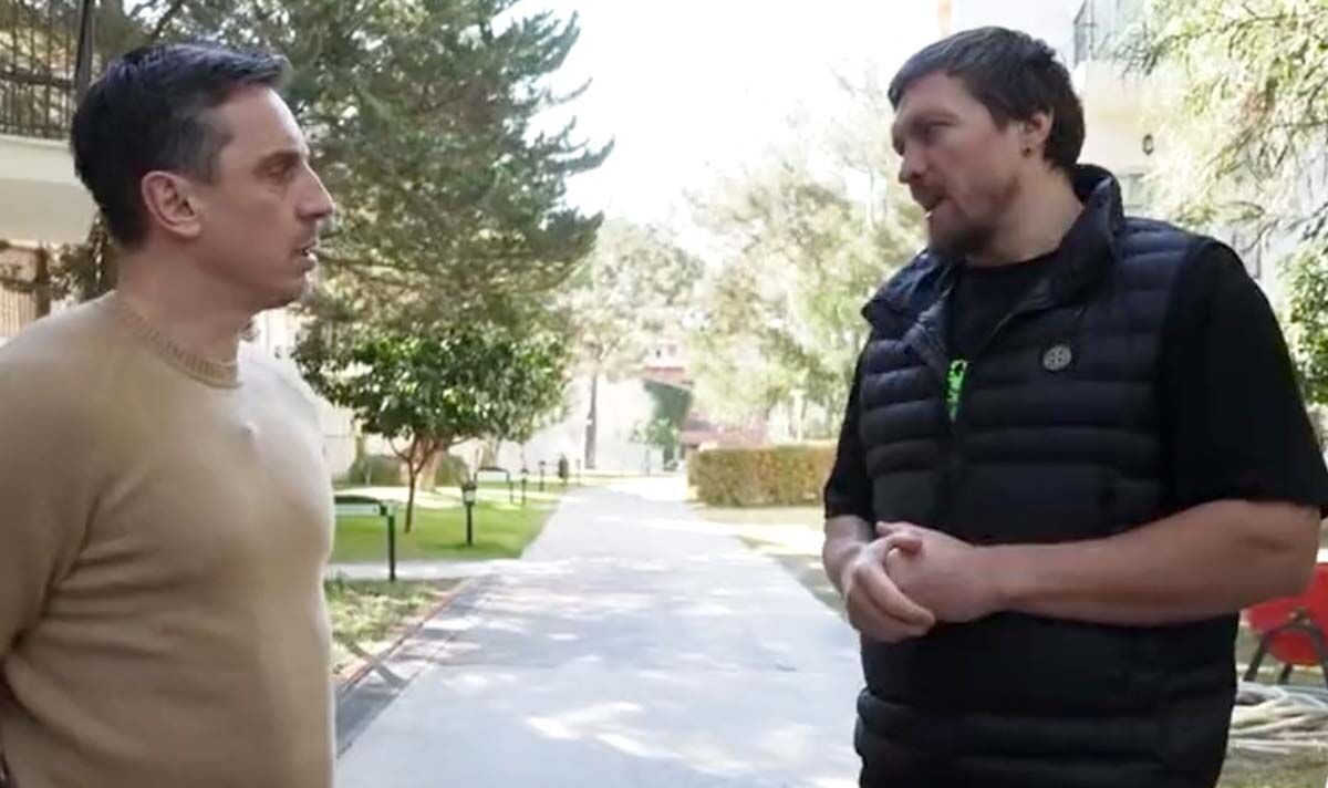 Gary Neville salue "l'homme spécial" Oleksandr Usyk qui discute de la guerre en Ukraine et se moque de Fury