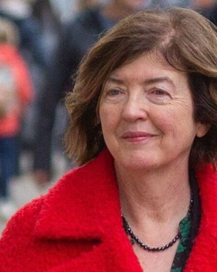Le ministre fulmine à propos de l'embauche "folle" de Sue Gray de Starmer avant la question urgente des Communes