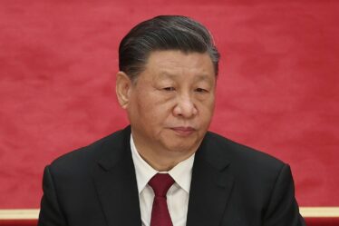 Les États-Unis portent un coup dur à la Chine alors que Xi complote pour "renforcer l'armée" face à la menace de la Troisième Guerre mondiale