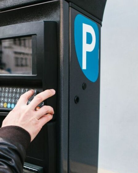 Les frais de stationnement «lourds» pourraient voir les conducteurs payer 135 £ pour seulement huit heures