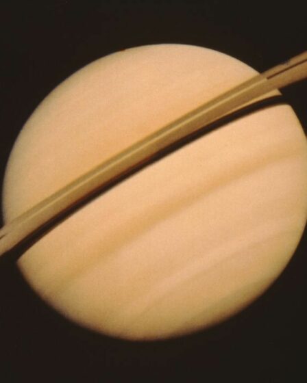 "L'océan d'eau liquide qui pourrait potentiellement abriter la vie" sur Saturne