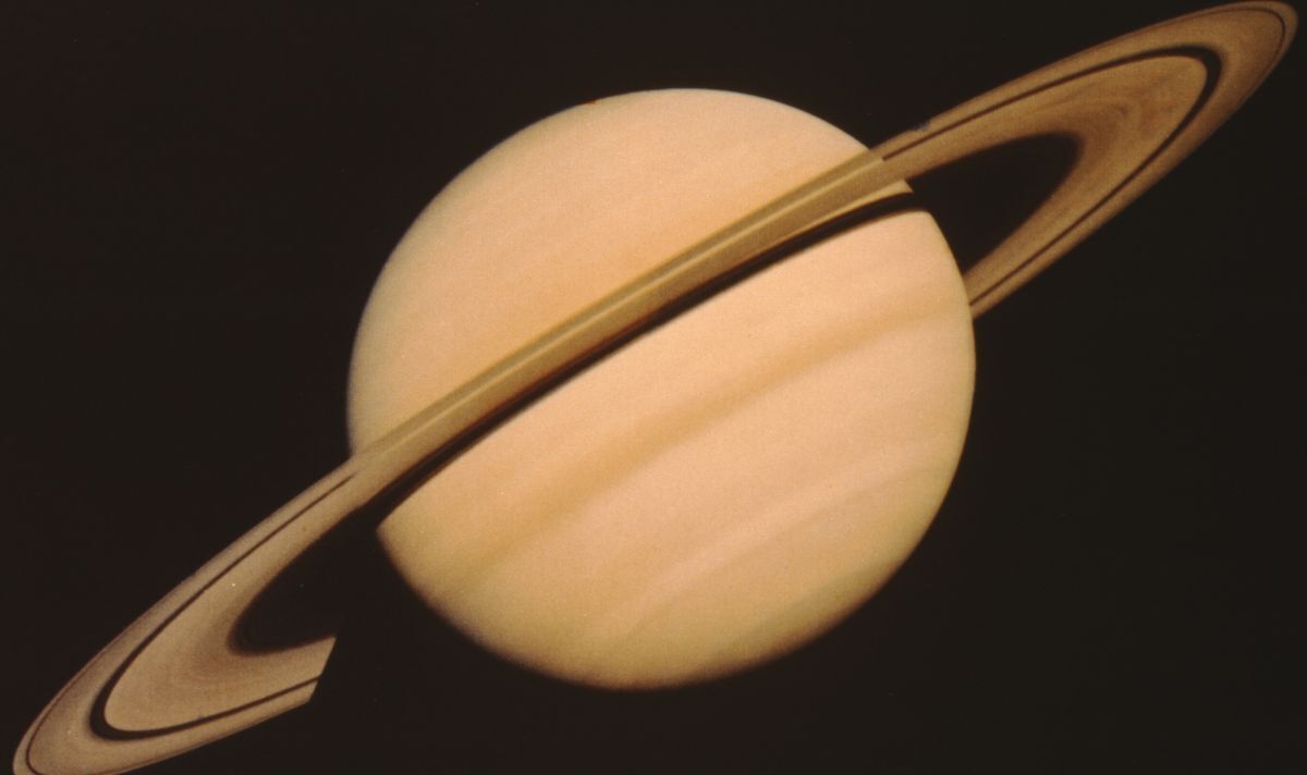 "L'océan d'eau liquide qui pourrait potentiellement abriter la vie" sur Saturne