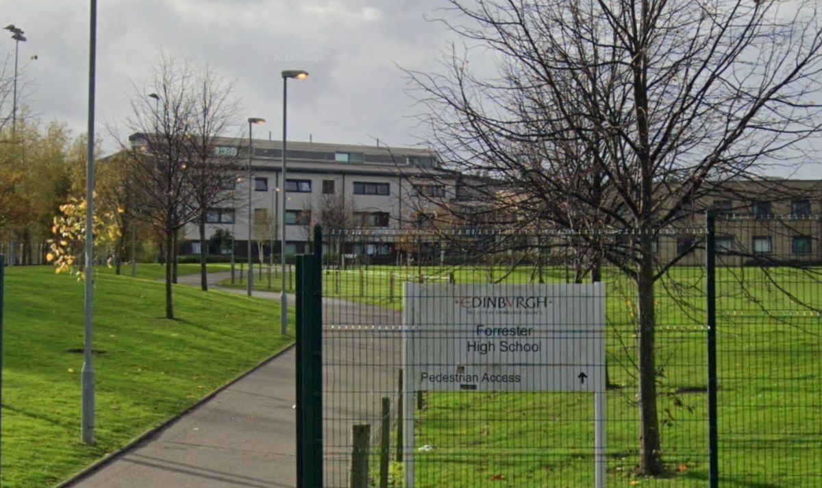 Une école d'Édimbourg sous le choc après la mort tragique d'un adolescent à la suite d'un "effondrement sur un terrain de football"