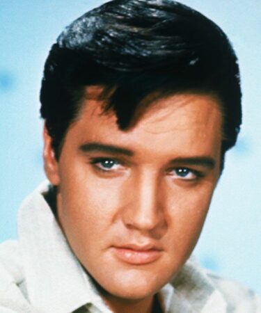 Elvis a participé à l'émission de Frank Sinatra, a couché avec sa petite amie et Old Blue Eyes l'a découvert