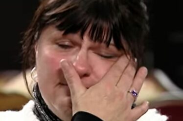 Femme laissée en larmes après un cadeau de 20 000 £ d'Undercover Boss : "Je ne sais pas quoi dire !"