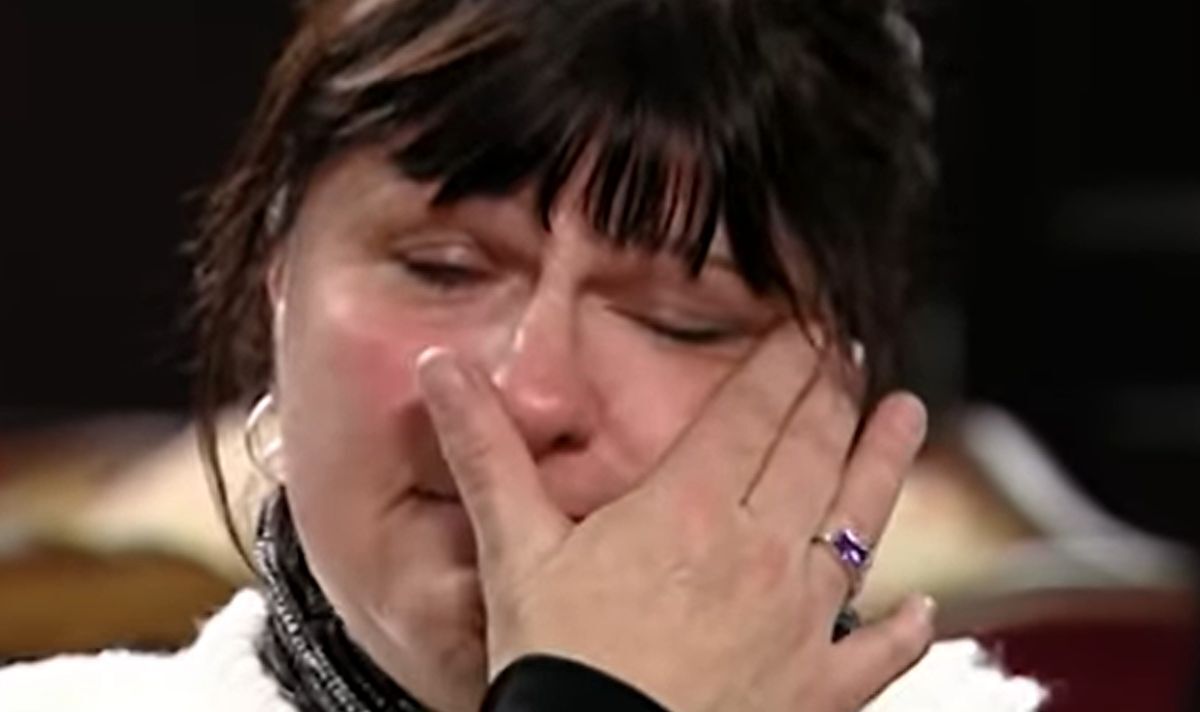 Femme laissée en larmes après un cadeau de 20 000 £ d'Undercover Boss : "Je ne sais pas quoi dire !"