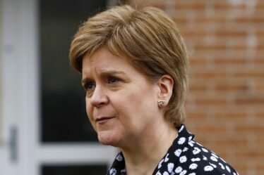 Nicola Sturgeon fait face à une suspension du SNP pour une vidéo divulguée alors que les problèmes financiers s'aggravent