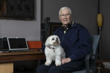 Paul O'Grady joyeux dans la diffusion posthume de son retour à Battersea Dogs & Cats Home
