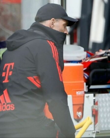 Thomas Tuchel "casse le poteau sur son genou" alors que le patron du Bayern Munich fulmine contre les joueurs