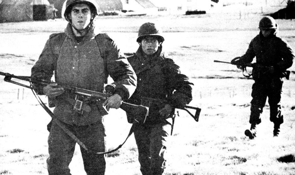 Soldats argentins s'entraînant pendant la guerre