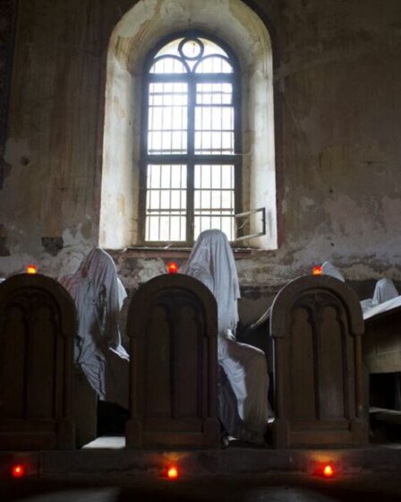Des photos effrayantes montrent une église abandonnée du XIVe siècle remplie de "fantômes"
