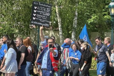 Disneyland Paris dans le chaos alors que 1 000 grévistes inondent le parc en scandant des slogans