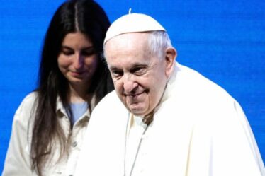Explosion furieuse du pape François alors qu'il "perd patience" avec une femme qui voulait que son chien soit béni