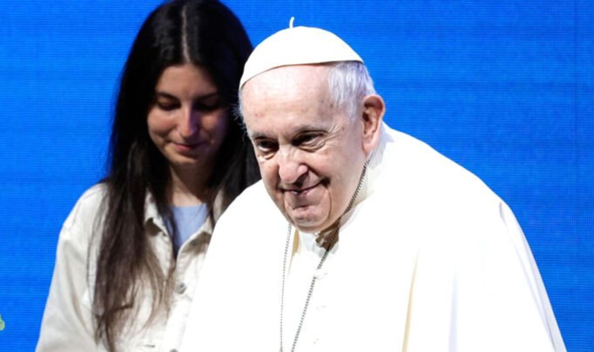 Explosion furieuse du pape François alors qu'il "perd patience" avec une femme qui voulait que son chien soit béni