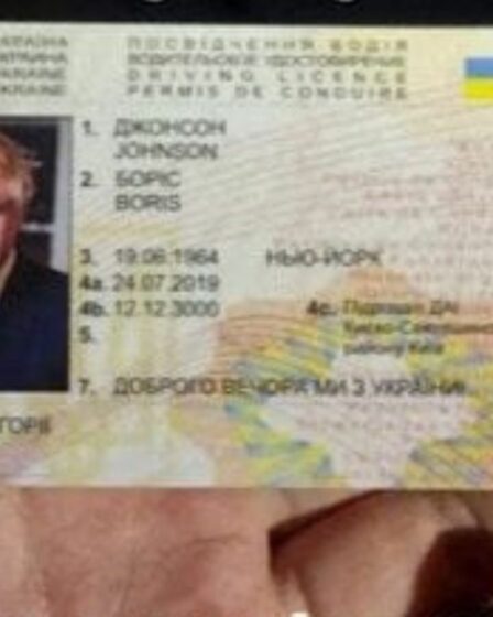 "Je suis Boris Johnson!"  Un conducteur en état d'ébriété prétend être un ancien Premier ministre avec un faux permis