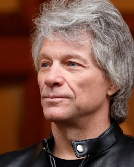Jon Bon Jovi rompt le silence sur les fiançailles de son fils avec Millie Bobby Brown au milieu d'un contrecoup