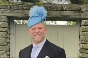 Le cliché du couronnement de Mike Tindall dans le chapeau de Zara ramène la tradition