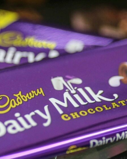 Les gens sont stupéfaits de découvrir la vraie raison pour laquelle l'emballage de Cadbury est violet