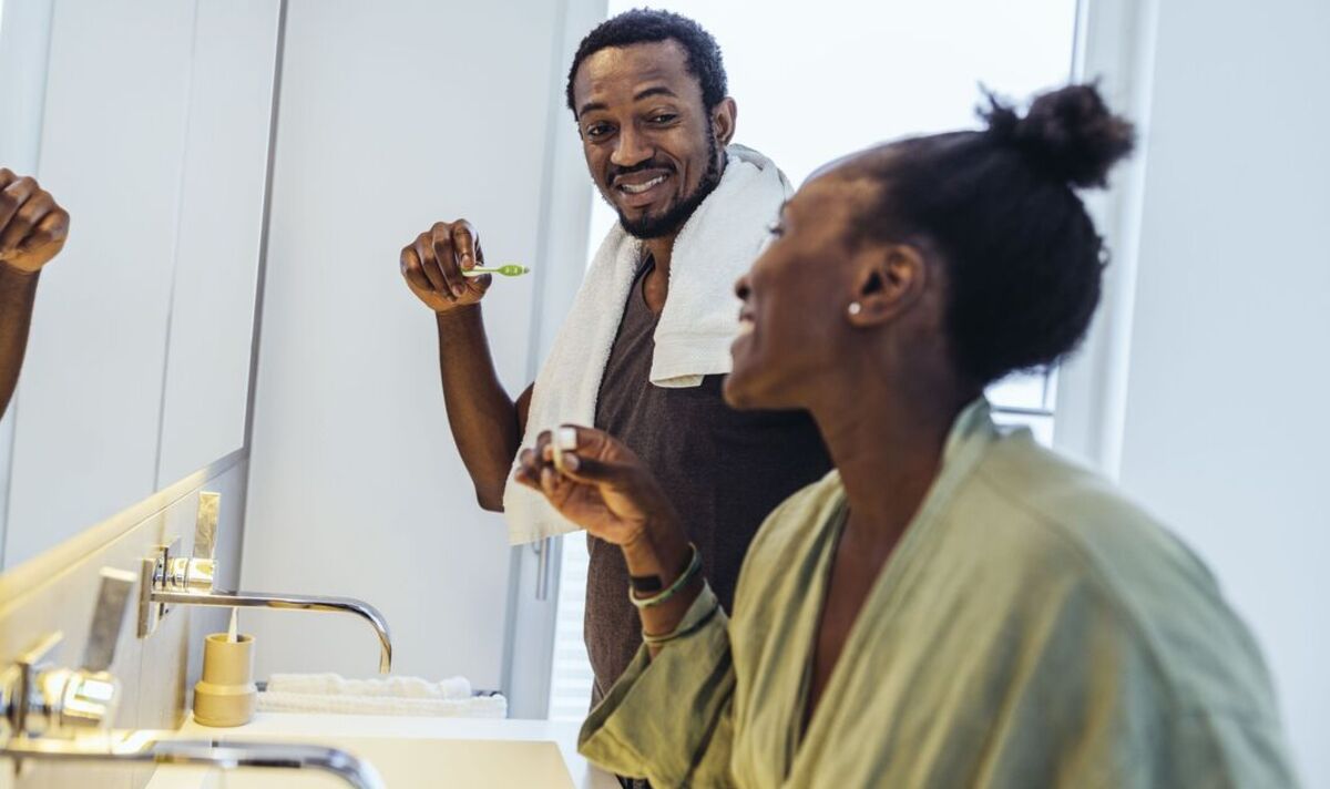 Six erreurs que vous pourriez commettre en vous brossant les dents, prévient un expert en santé bucco-dentaire