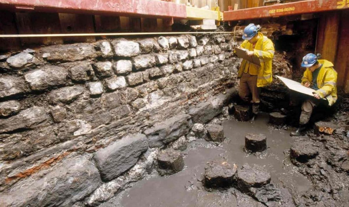 Une nouvelle carte trace le mur romain de Londres de 2,1 km de long caché sous des bâtiments modernes