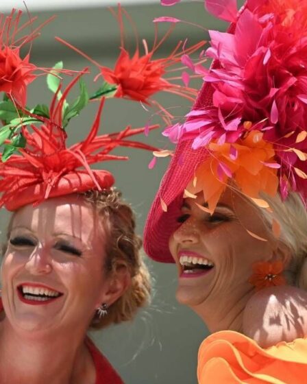 Habillés à leur meilleur: les amateurs de course ont lancé la Journée des femmes avec style au Derby d'Epsom Festival