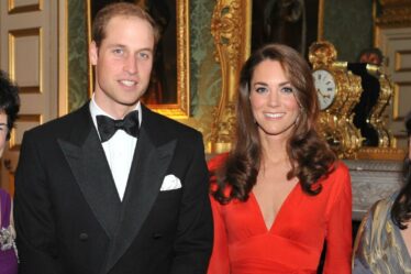 Kate portait une robe rouge vif de 595 £ avec un « décolleté plongeant » en 2011 – mais ne l'a pas portée depuis