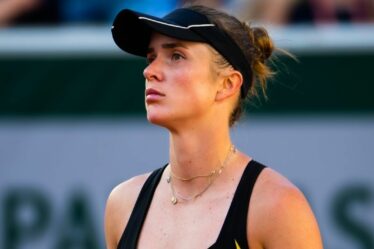 La star de Roland-Garros "se bat pour l'Ukraine" alors qu'elle affronte la Biélorusse après avoir battu deux Russes