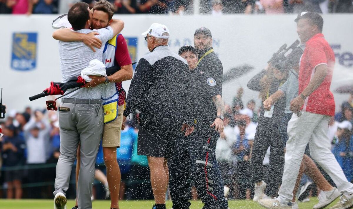 L'agent de sécurité de l'Omnium canadien aplatit Adam Hadwin après la victoire spectaculaire de Nick Taylor en séries éliminatoires