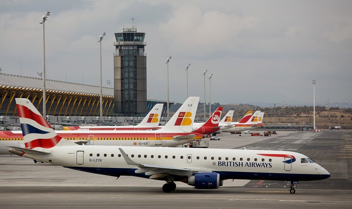 Misère pour les passagers BA "abandonnés" alors que le vol est retardé de 26 heures en Espagne