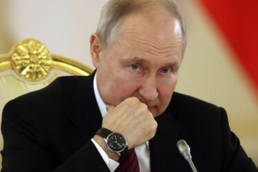 Poutine se démène pour construire un abri à l'épreuve des bombes alors que la Russie est pilonnée par des missiles ukrainiens