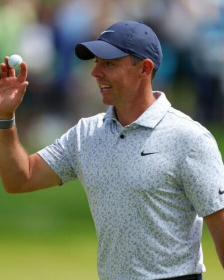 Rory McIlroy explique pourquoi il a jeté une balle de golf après avoir fait le premier trou en un de la PGA