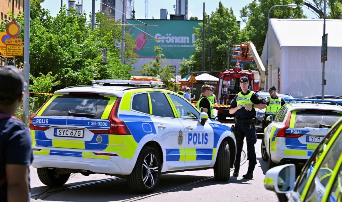 "Un mort" et plusieurs blessés après que des montagnes russes parcourant 56 mph "déraillent" en Suède