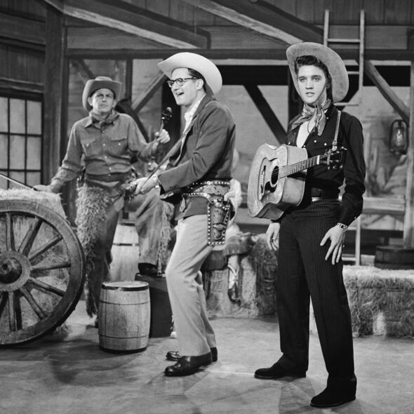 Andy Griffith Steve Allen et Elvis Presley interprètent une parodie d'émissions de télévision country et western