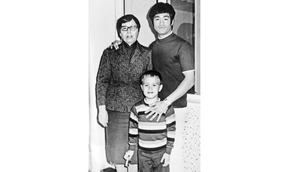 Bruce Lee avec mère et fils
