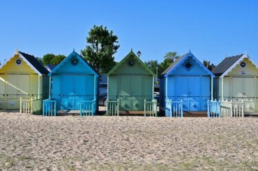 Attente stupéfiante de 10 ans pour louer une cabane de plage dans des villes balnéaires populaires