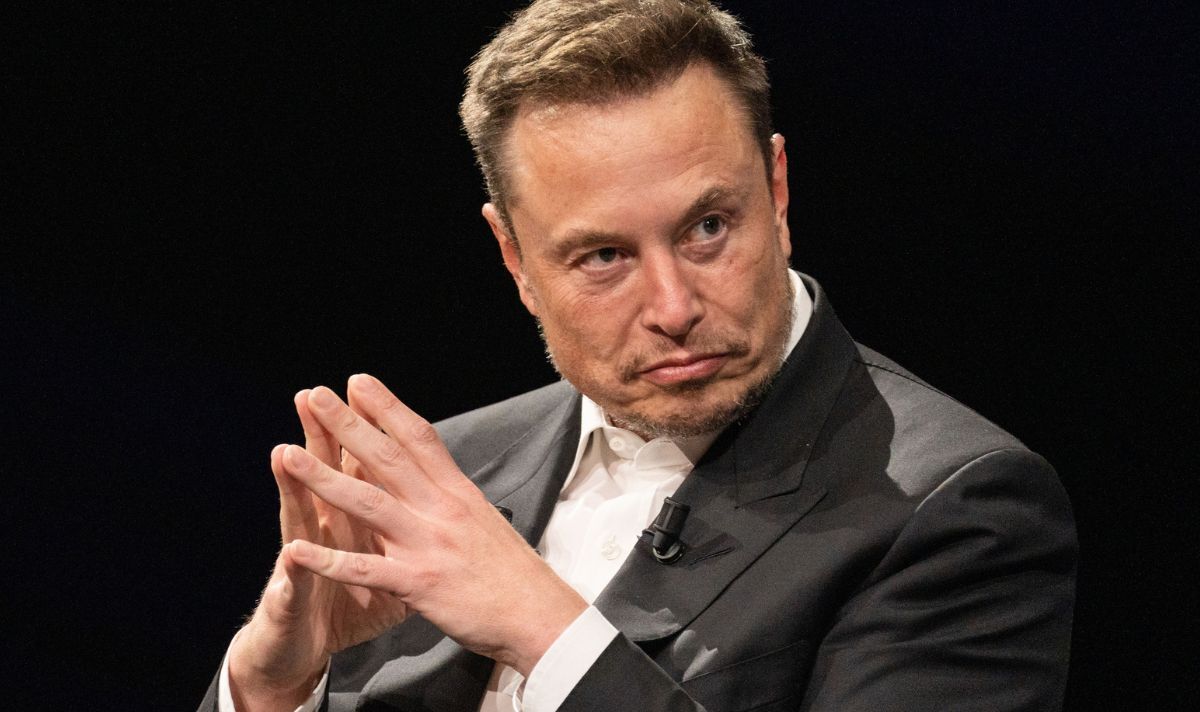 Elon Musk accusé de censure après que le critique de Tesla ait INTERDIT d'utiliser la fonction Twitter