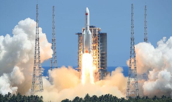 Une fusée Longue Marche-5B Y3 transportant le module de laboratoire de la station spatiale chinoise Wentian