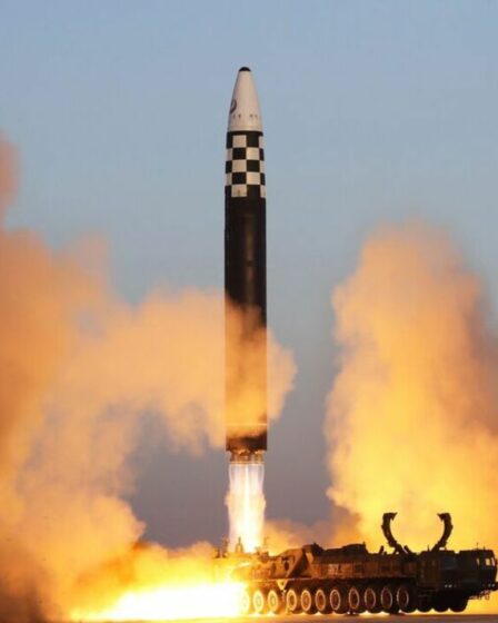 La Corée du Nord lance un missile balistique alors que le Japon émet un avertissement urgent