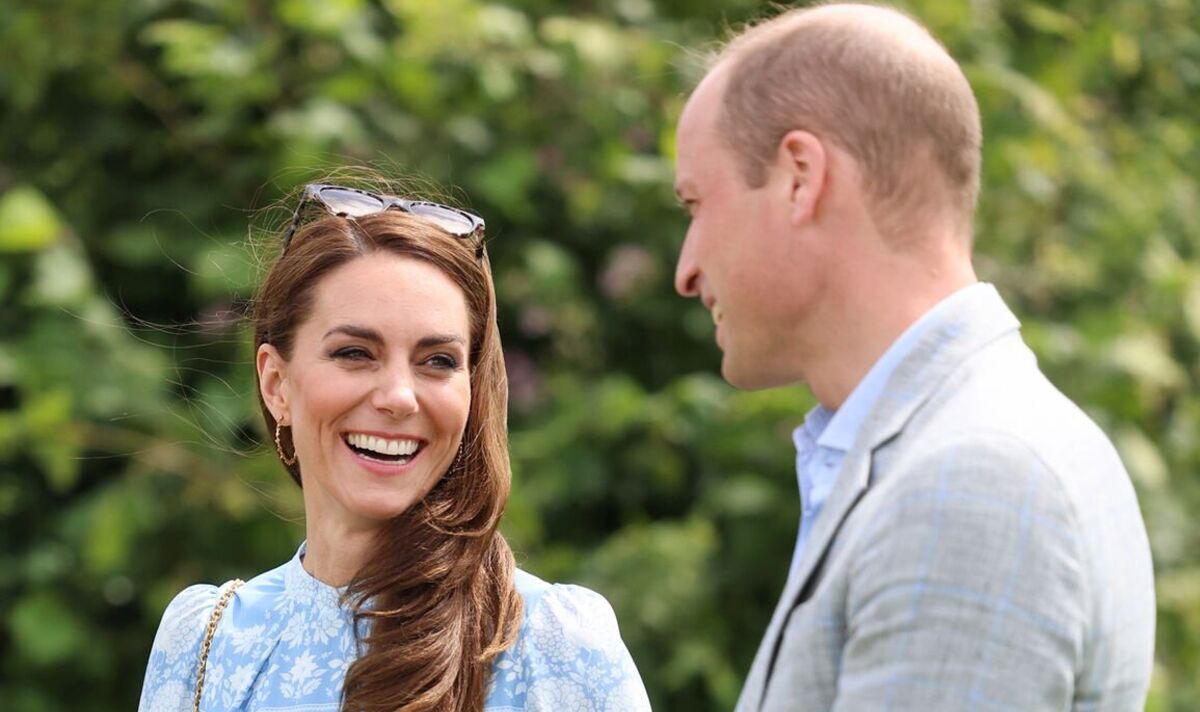 La princesse Kate « est magnifique » dans une robe bleu bleuet à 550 £ au polo aujourd'hui