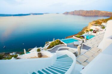 Les 10 pires destinations côtières d'Europe nommées avec la célèbre île grecque en tête de liste à éviter