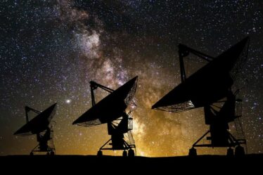 Les scientifiques déconcertés par les signaux radio étranges envoyés sur Terre depuis l'espace pendant 35 ans
