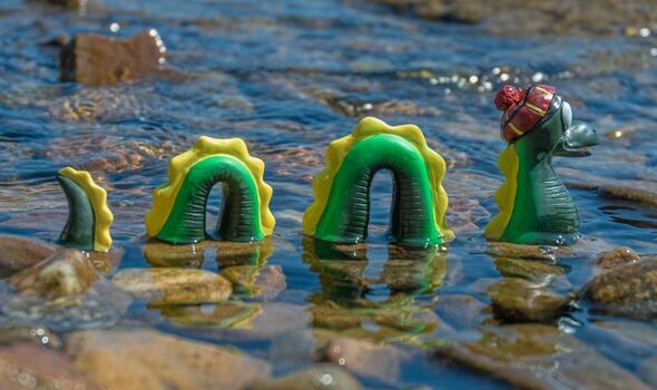 Un jouet Monstre du Loch Ness
