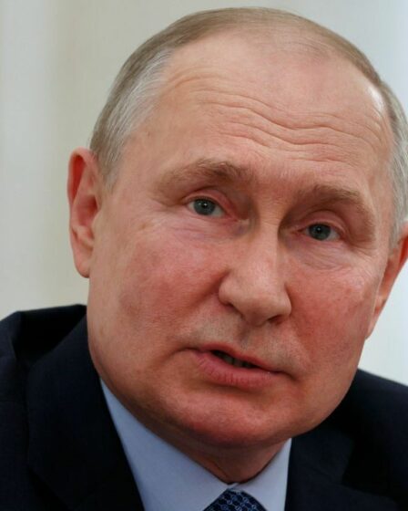 Poutine au visage rouge alors que le Kremlin est contraint de rechercher un missile nord-coréen dans les eaux russes