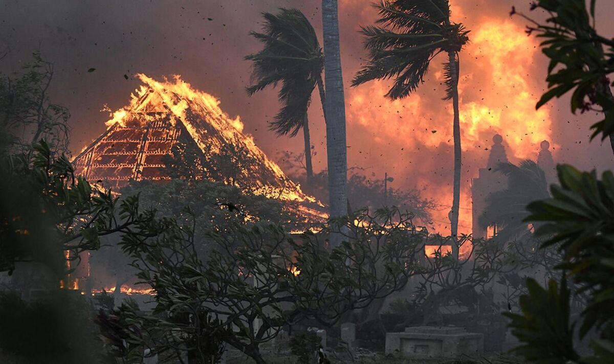 Le bilan des incendies de forêt à Hawaï atteint 36 morts et des dizaines d'autres blessés alors que l'incendie déchire l'île