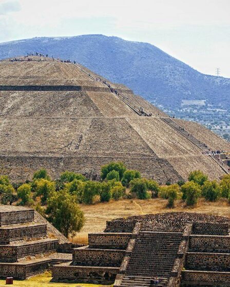 Des objets aztèques anciens "extraordinaires" "jamais vus" découverts dans une pyramide perdue